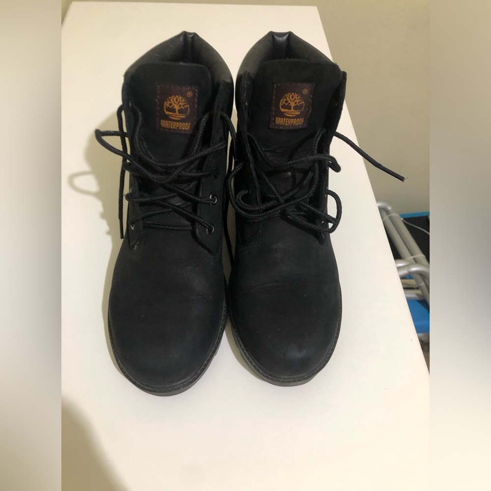 Junior black timberlands (unisex)